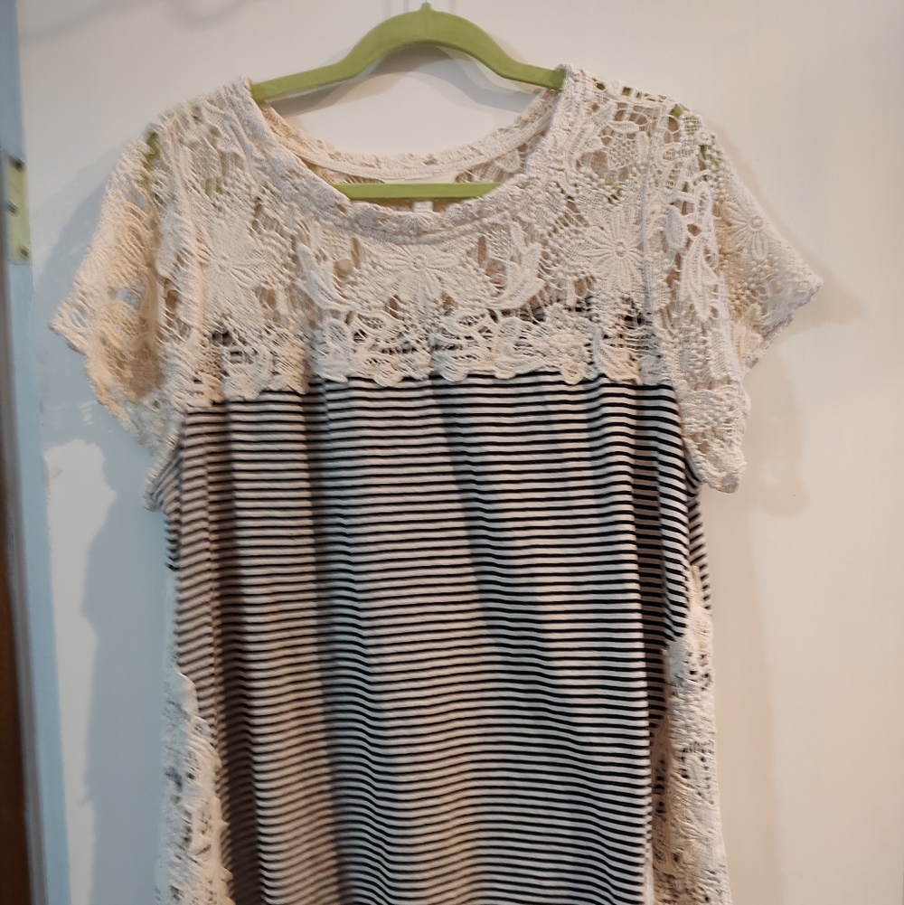 BNNU Cute Striped T-shirt With Lace Trim